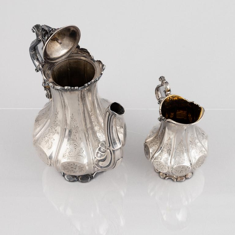 Gustaf Möllenborg, kaffekanna samt mjölkkanna, silver, Stockholm, 1847.