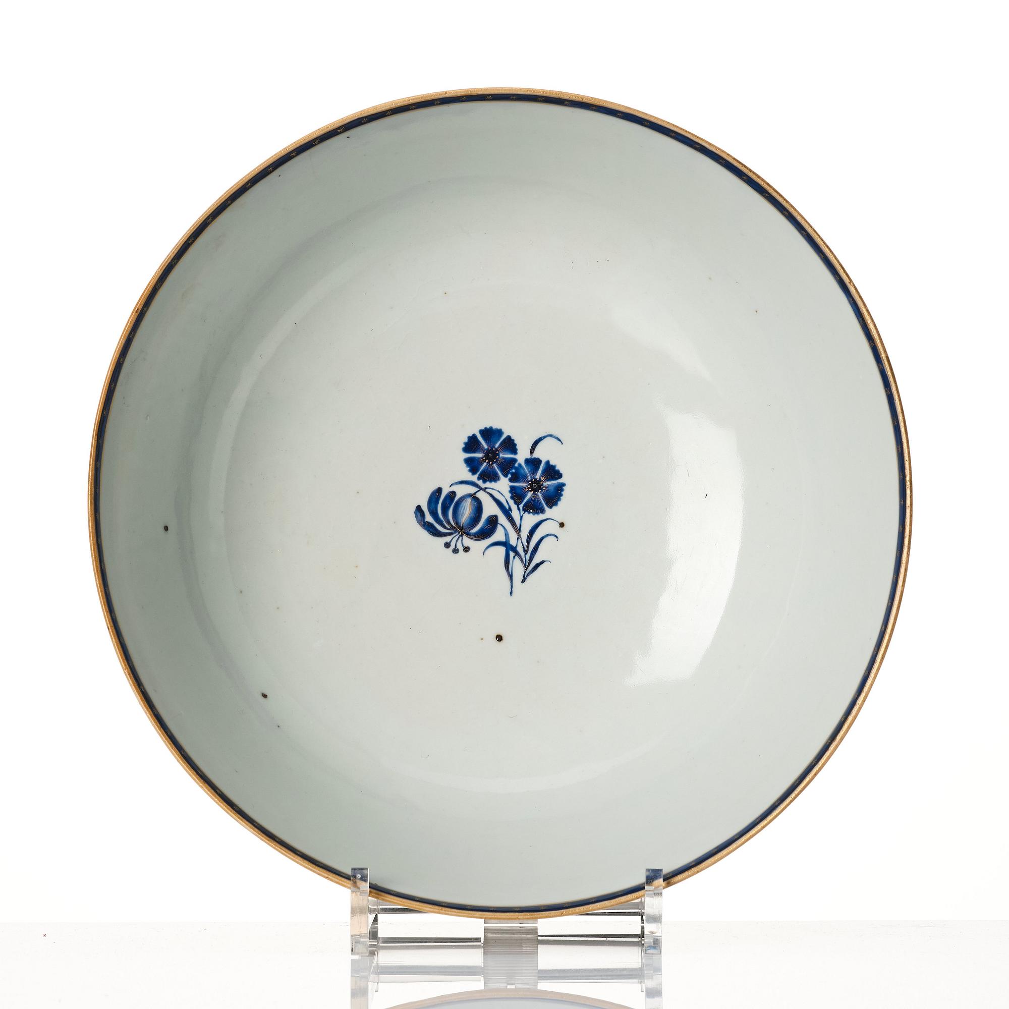 A Chinese Export punch bowl, Qing dynasty, Jiaqing (1796-1820).
