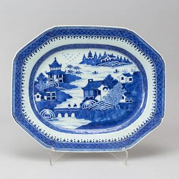 Two famille rose serving dishes, Qing dynasty, Qianlong (1736-95).