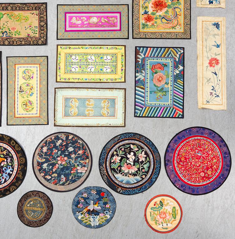 32 Chinese silk textiles, 20th century.