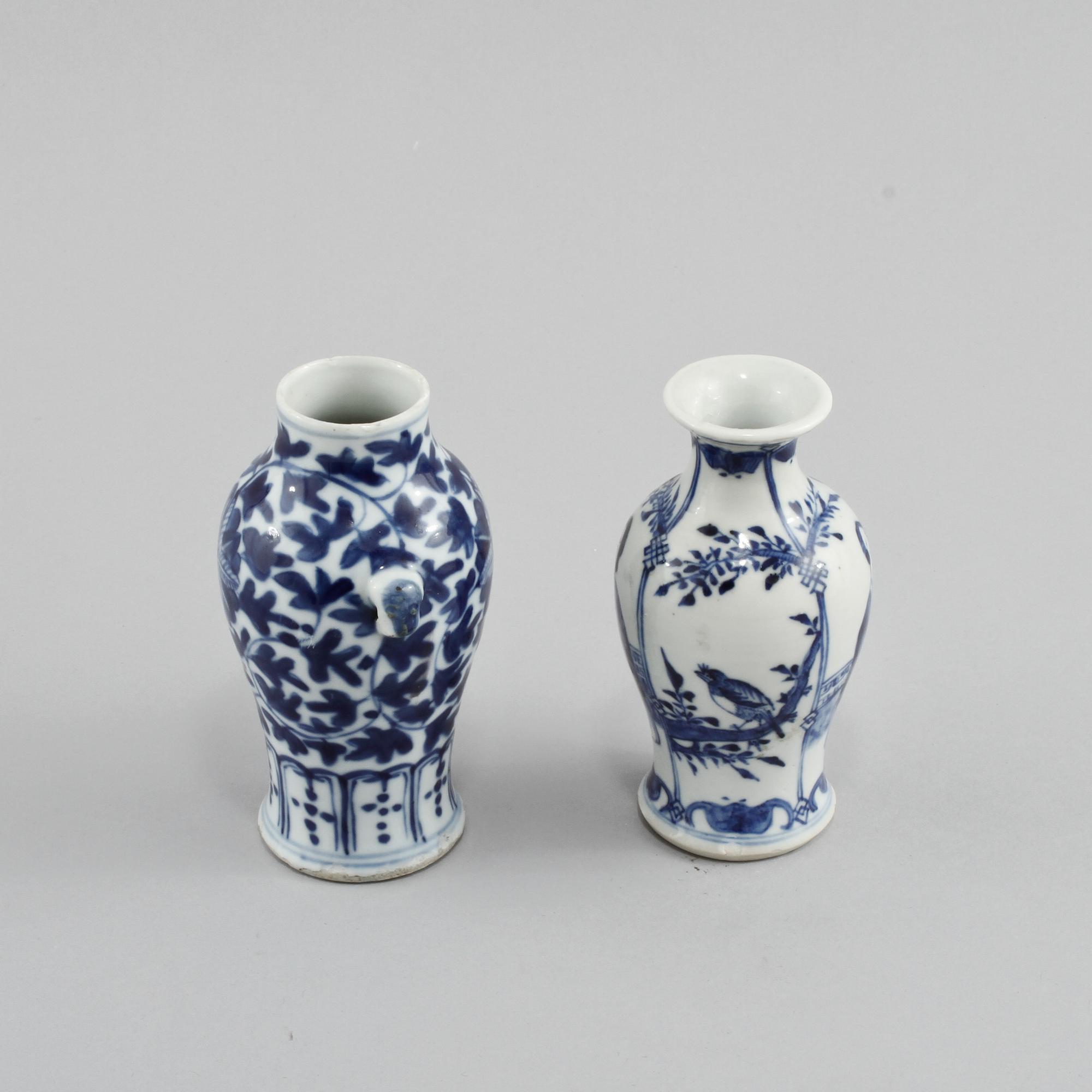 VASER, 2 st, porslin, Kina, 1900-tal.