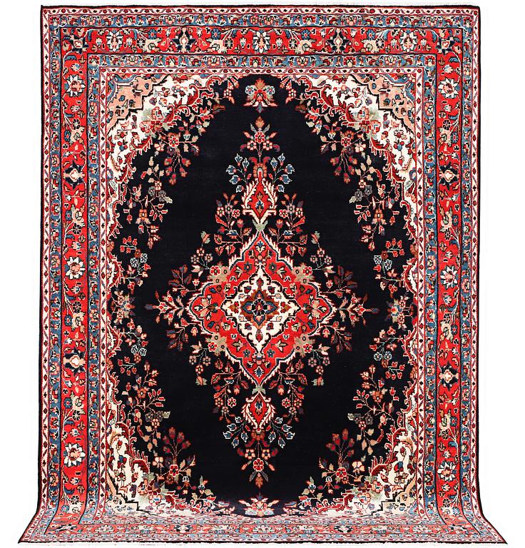 A Hamadan carpet, c. 298 x 215 cm.