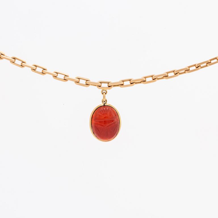 BRACELET w 3 charms, 18k gold, probably amber, carnelian and chalcedony, 20 0 g.