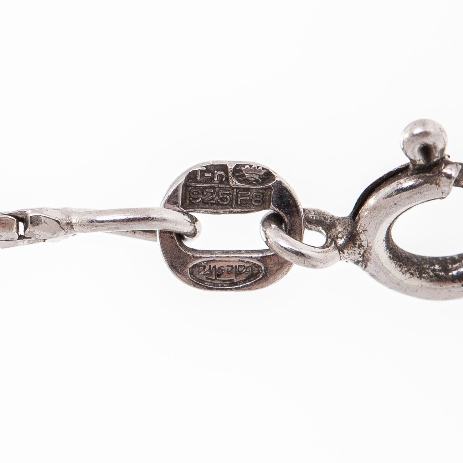 Tapio Wirkkala, hänge "Silvermåne", sterling silver, Westerback, Helsingfors 1971, kedja medföljer.