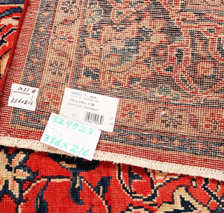 A Mahal carpet, c. 336 x 216 cm.