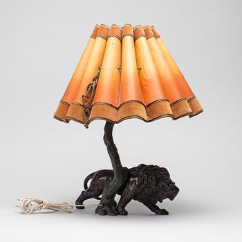 BORDSLAMPA, patinerad metall, 1900-talets andra hälft.