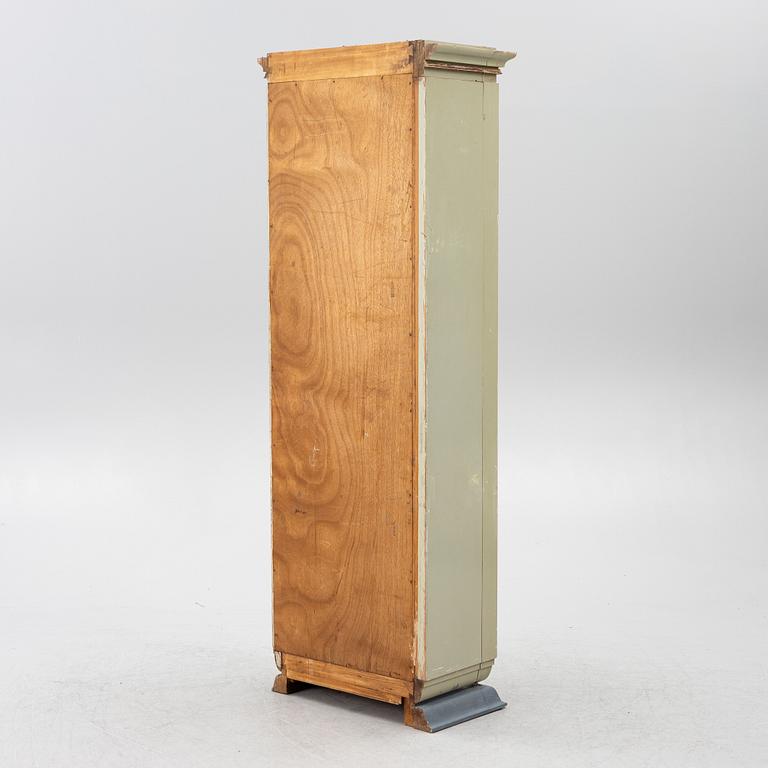 Klädskåp, 1900-talets första hälft.