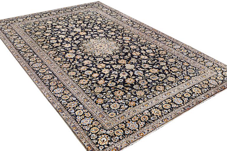 A Kashan carpet, signed, c. 410 x 270 cm.