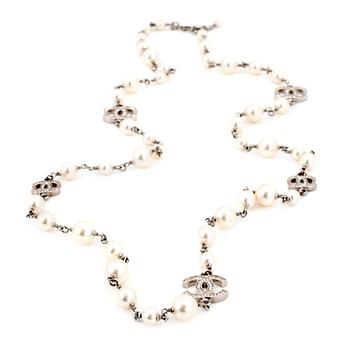 538. CHANEL, a decorative white pearl necklace.