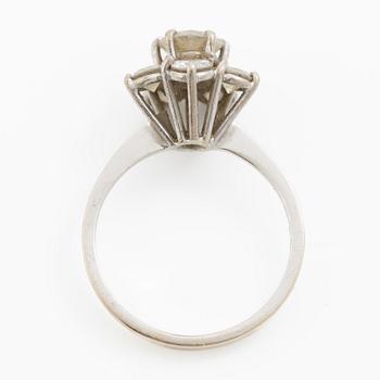 Ring, cameo model, white gold with brilliant-cut diamonds.