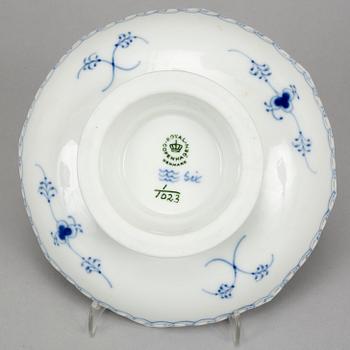 Royal Copenhagen, a 'Musselmalet' part service, Denmark (14 pieces).