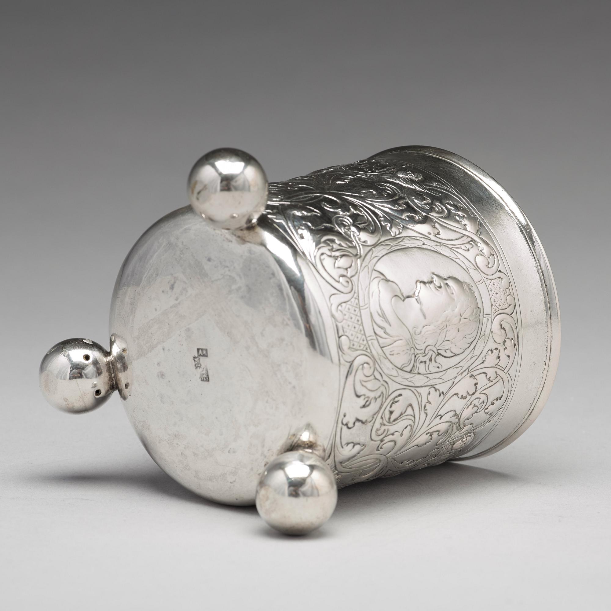 Ivan Grigorjev, bägare på kulfötter, silver, Moskva 1743.