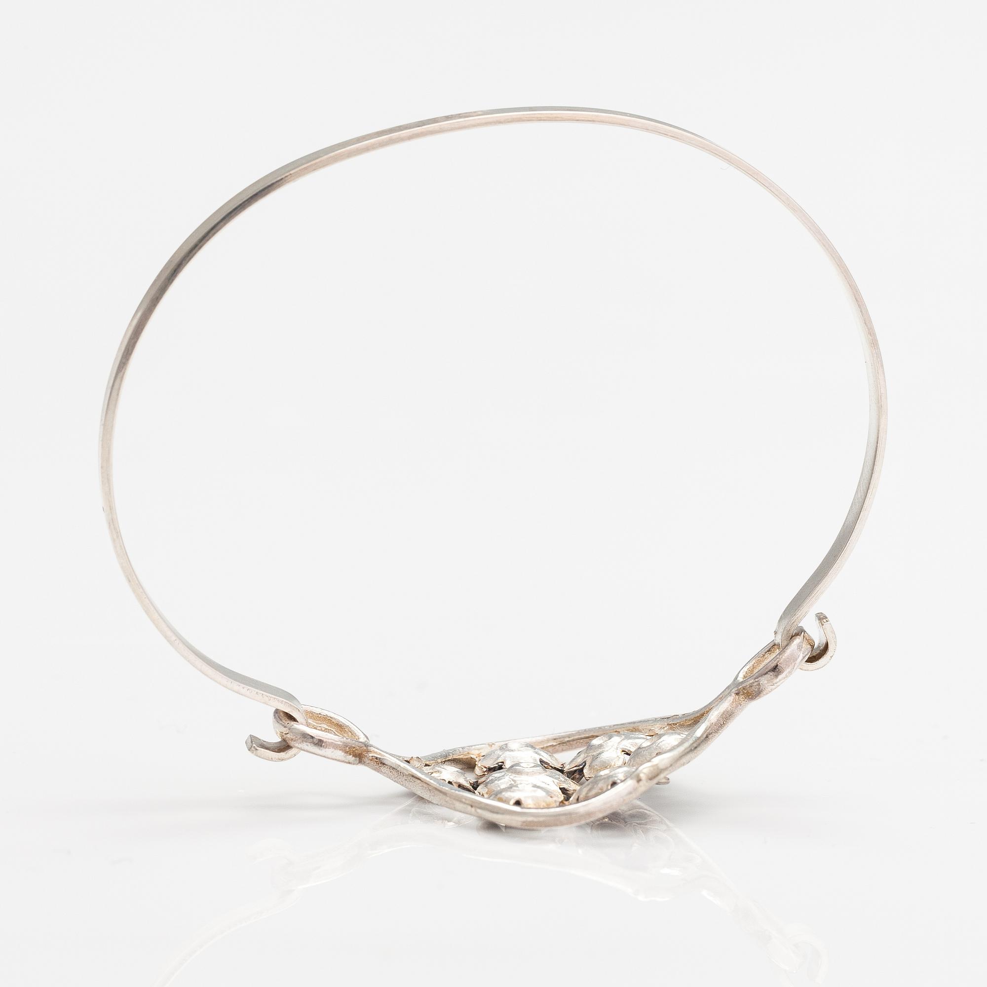 Jorma Laine, Armband "Lemmikki", silver. Turun Hopea, Åbo 1975.