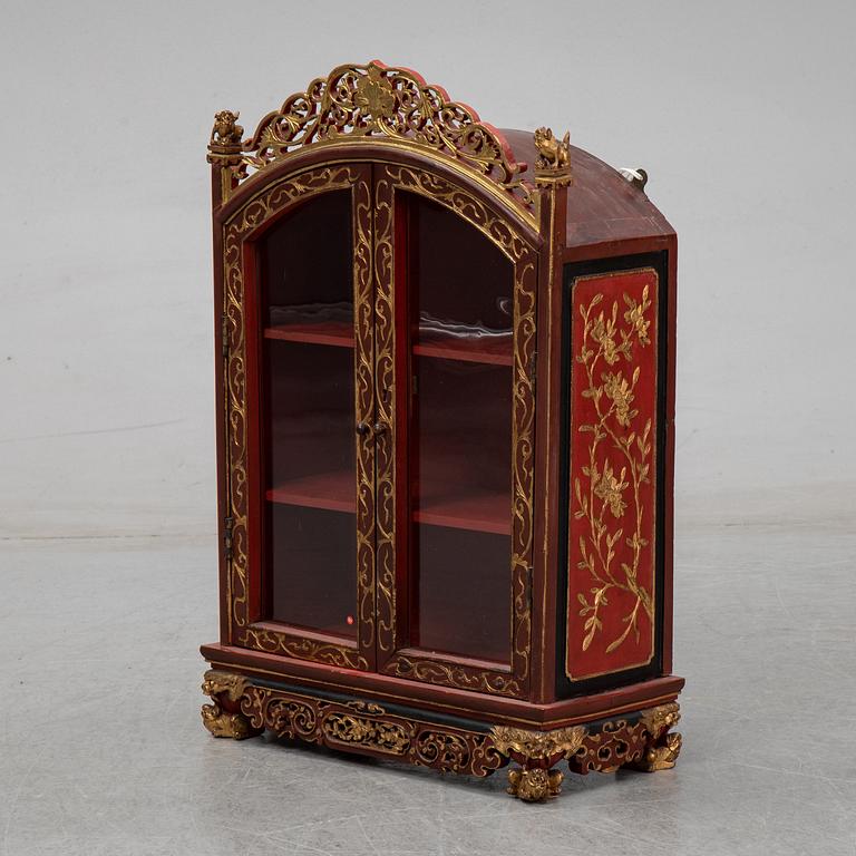 A chinese display cabinet, early 20th Century.