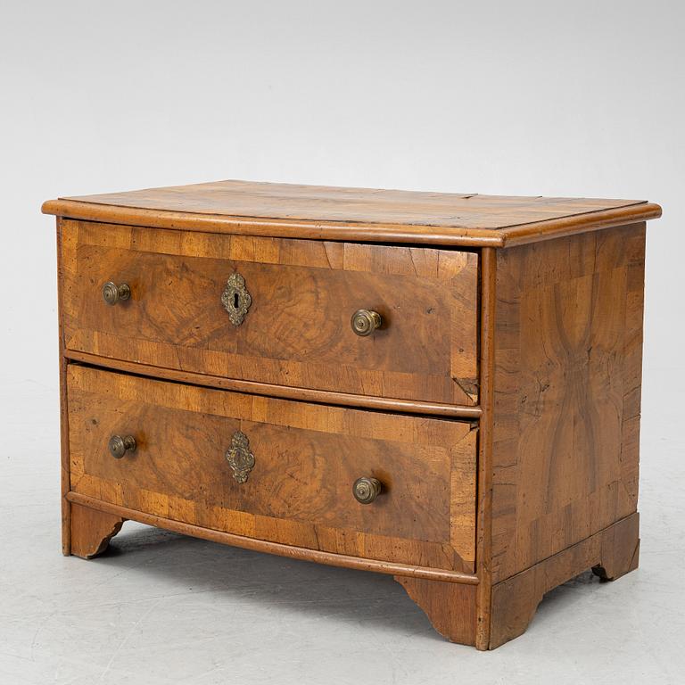 Chest of drawers, 19th century.
