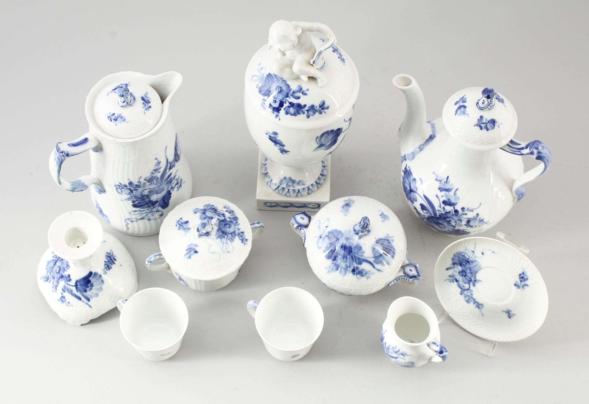 SERVISPORSLIN, 20 delar, porslin, "Blå Blomst", Royal Copenhagen.