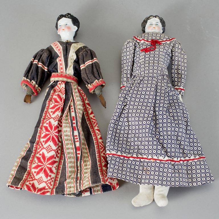 DAMDOCKOR, två st, så kallade "China head", 1800-talets mitt.