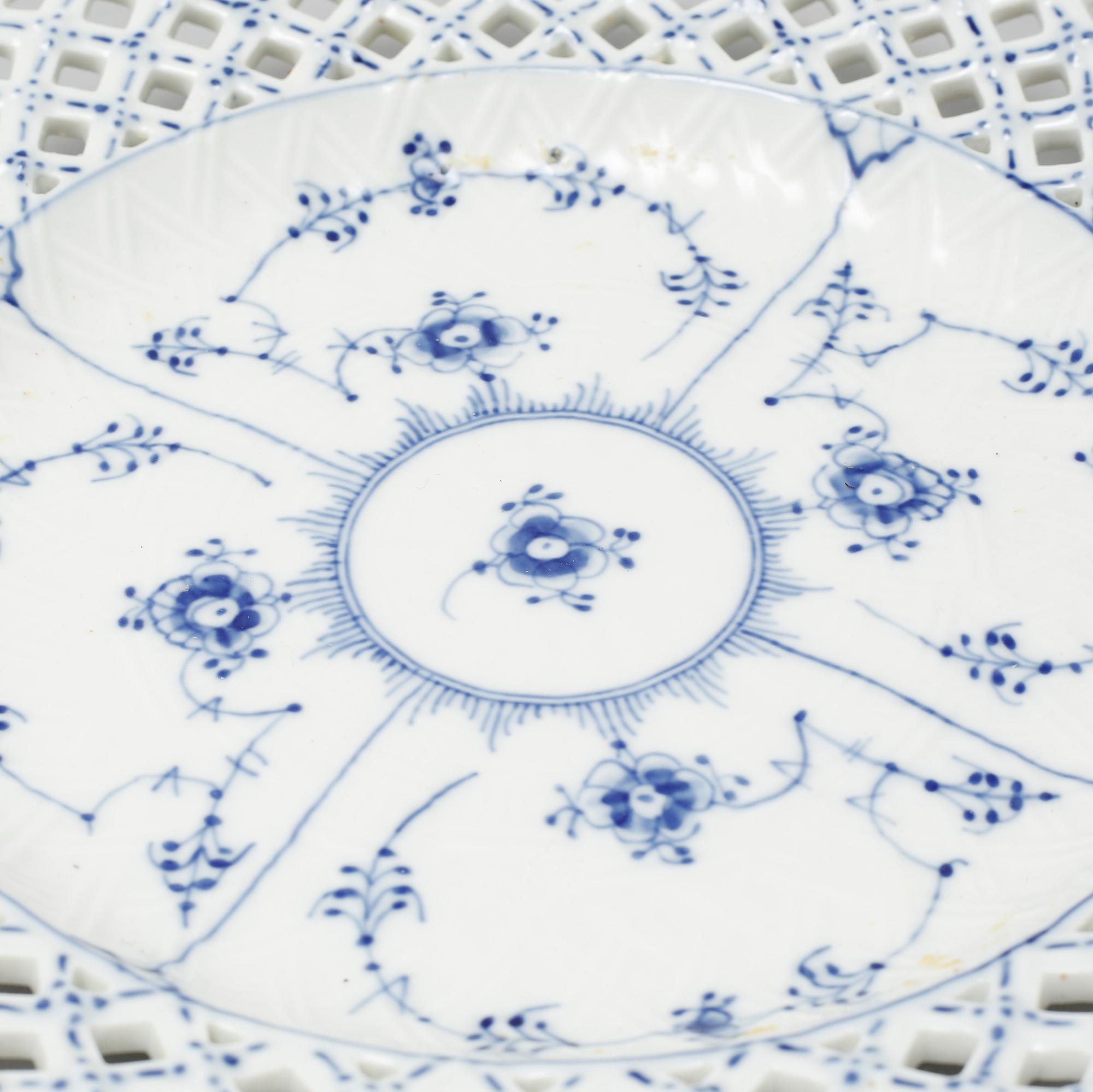 A plate/platter, "Blue fluted full lace" by Royal Copenhagen, 1960/70s.