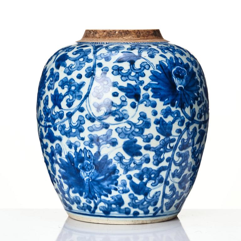 A blue and white lotus jar, Qing dynasty, Kangxi (1662-1722).