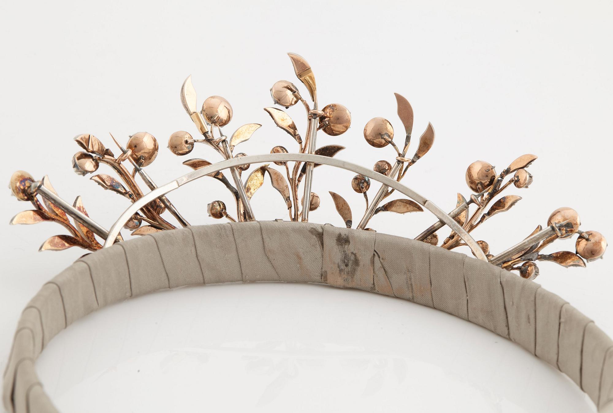 A rose cut diamond tiara/broches.