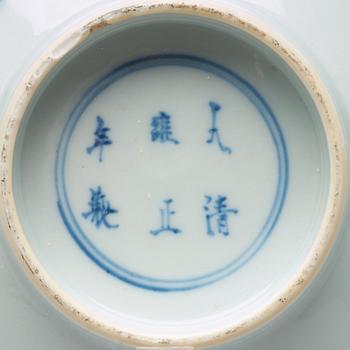 A blue and white bowl, Qing dynasty, 18th Century.