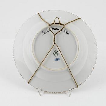 Royal Copenhagen, a 'Flora Danica' Haus Malerei porcelain plate, Denmark, 1953.