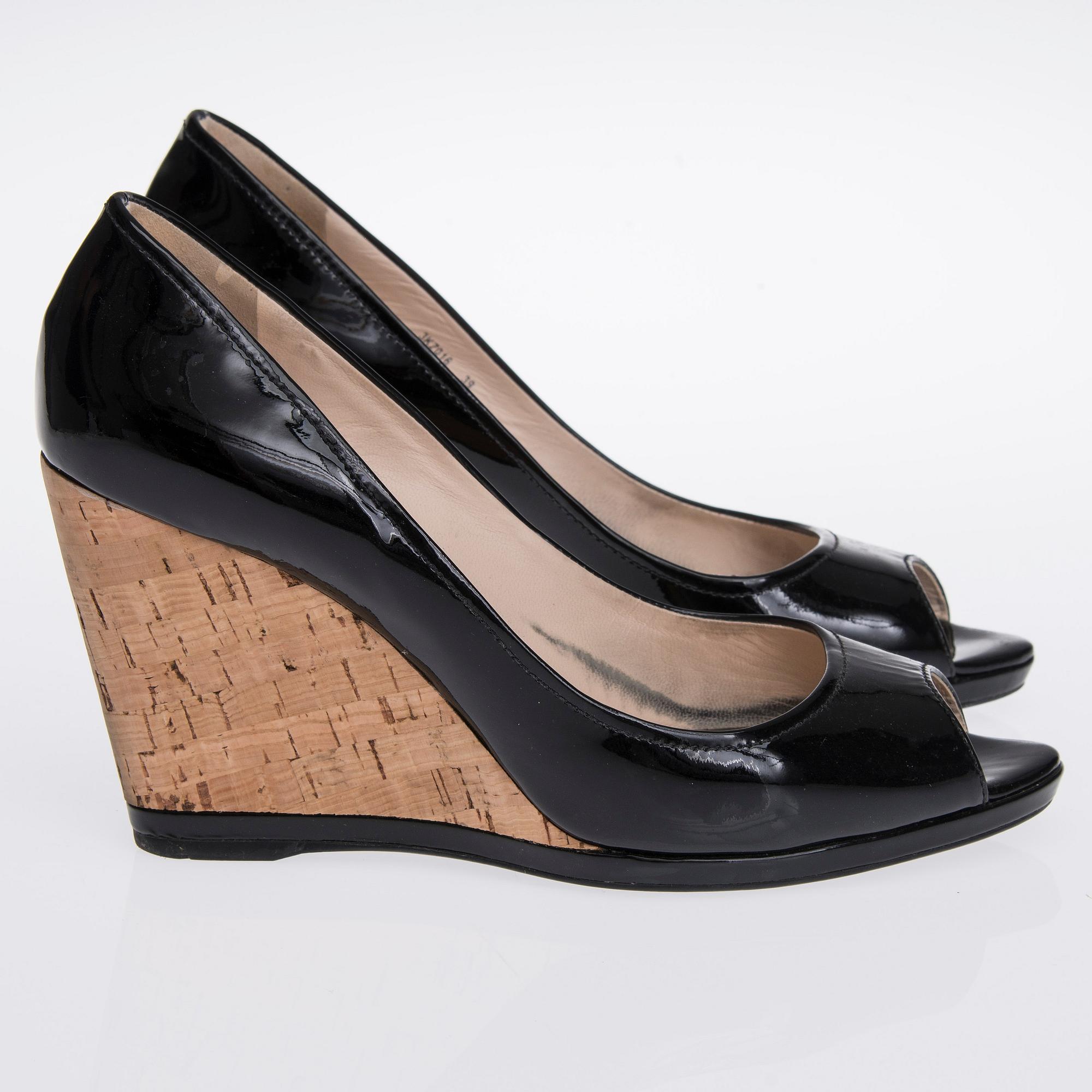 SKOR, Prada.