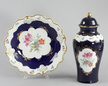 VAS med LOCK samt SKÅLFAT, porslin, Wahrendorf, 1900-talets andra hälft.