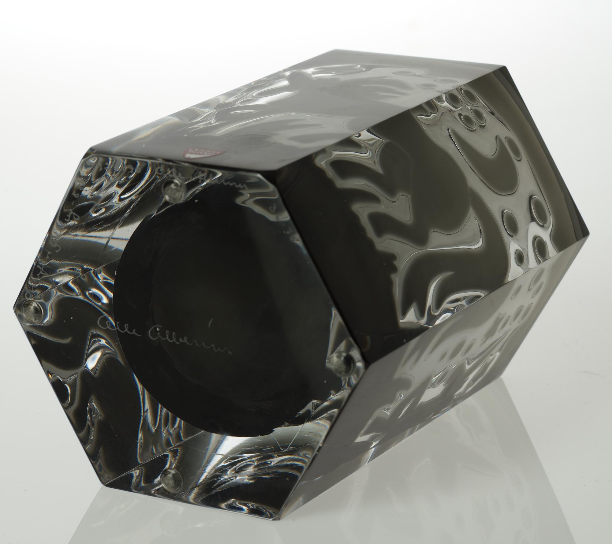 An Olle Alberius ariel 'Enhörning/The unicorn' glass vase, Orrefors Gallery 1988.