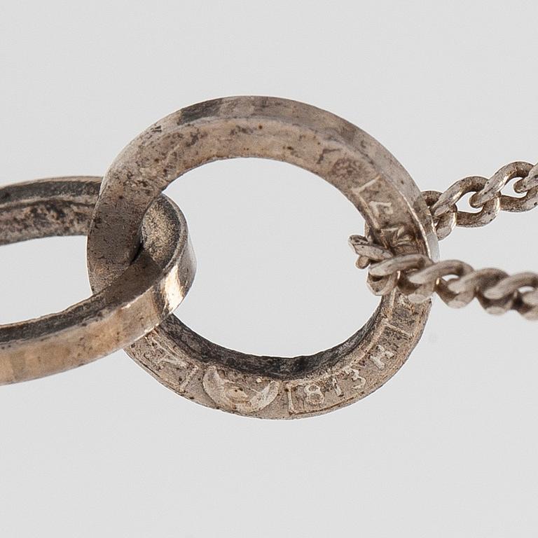 Elis Kauppi, hänge, silver och syntetiska spineller, Kupittaan Kulta, Åbo 1966.