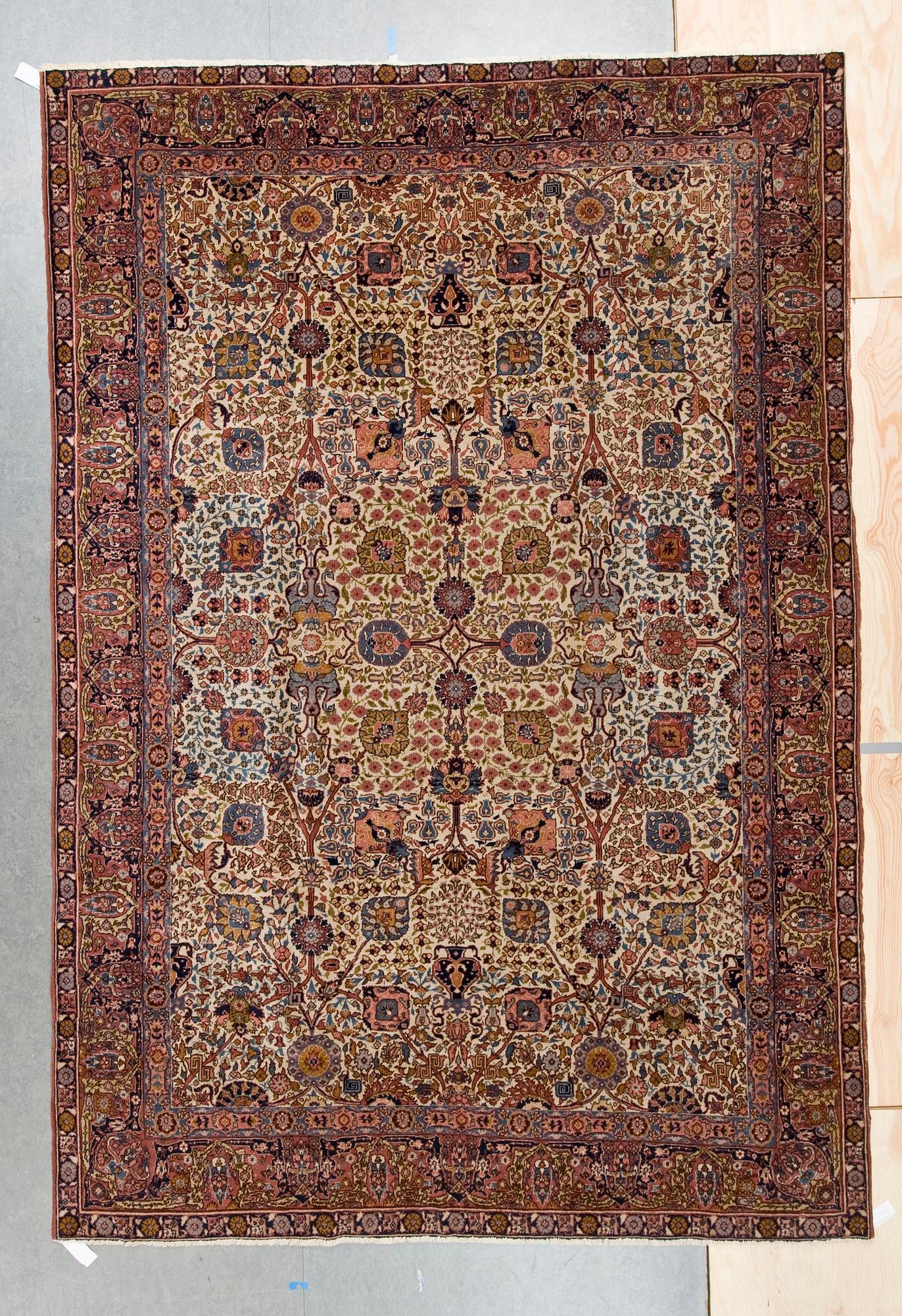 MATTA. Semiantik. Täbris troligen. 288,5x199 cm.