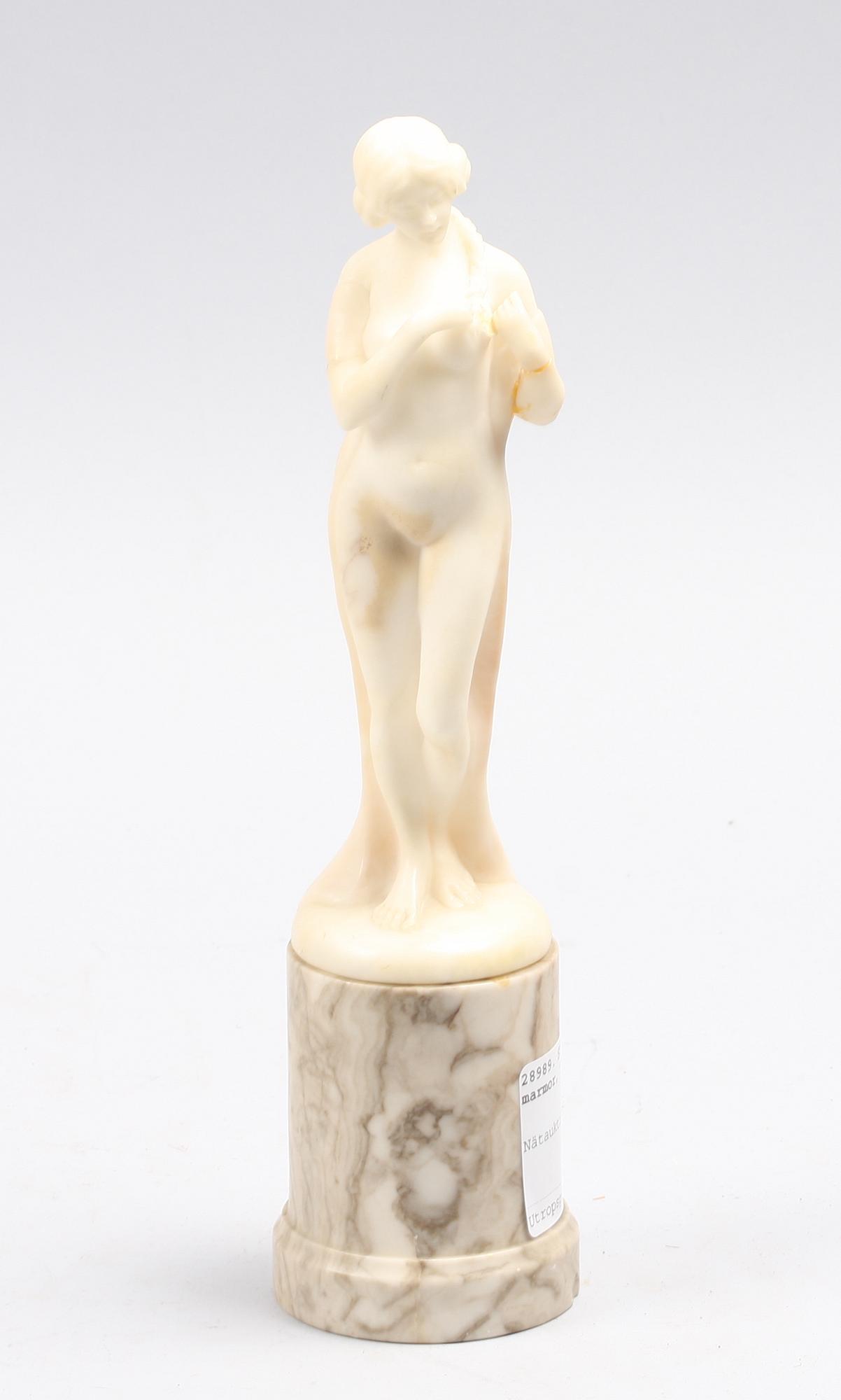 STATYETT, alabaster, marmor, Tyskland. 1900-tal.