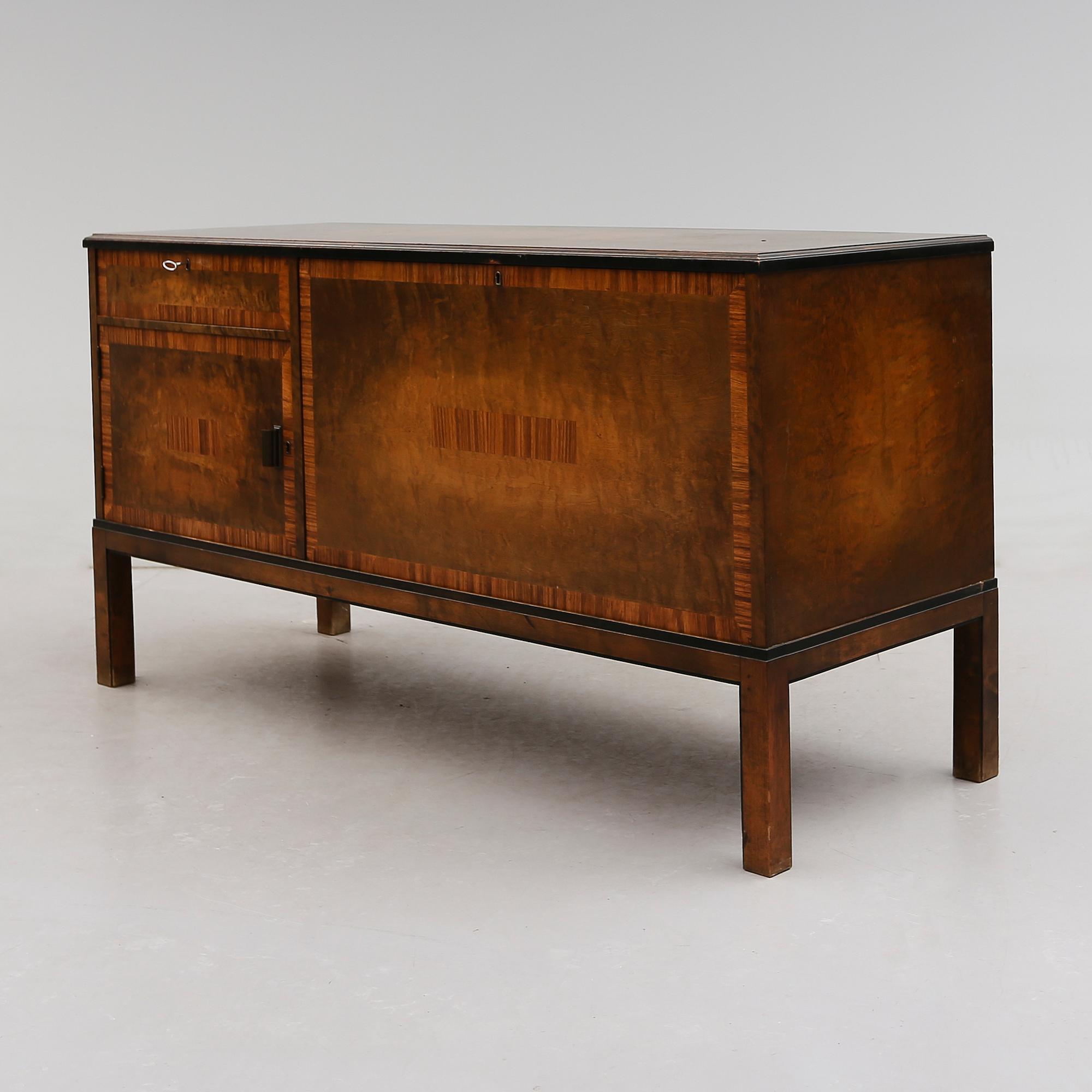 SIDEBOARD, 1900-talets första hälft.
