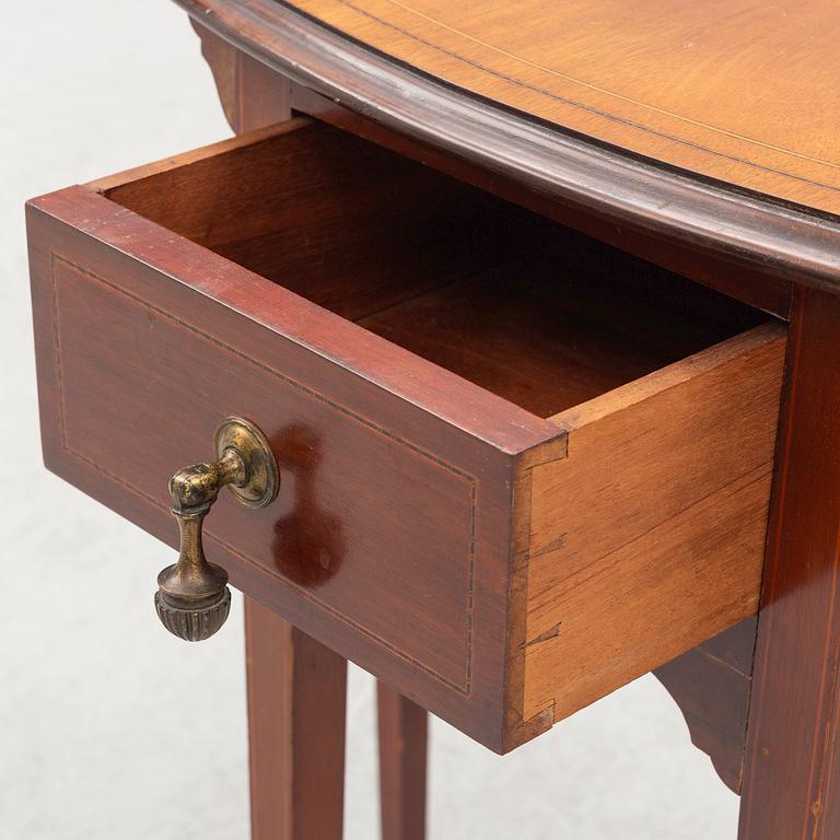 A drop-leaf table, England, early 20th Century.