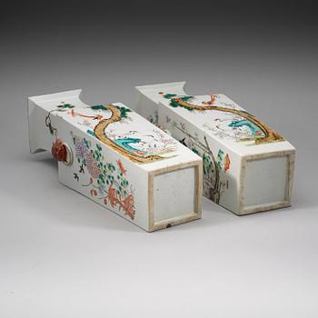 A pair of famille rose vases, Qing dynasty, late 19th Century.