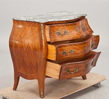 BYRÅ, rokokostil, 1900-tal.