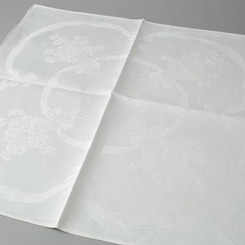 Tablecloths, 5 pcs. among which four are tea tablecloths, and napkins, 32 pcs., linen damask.