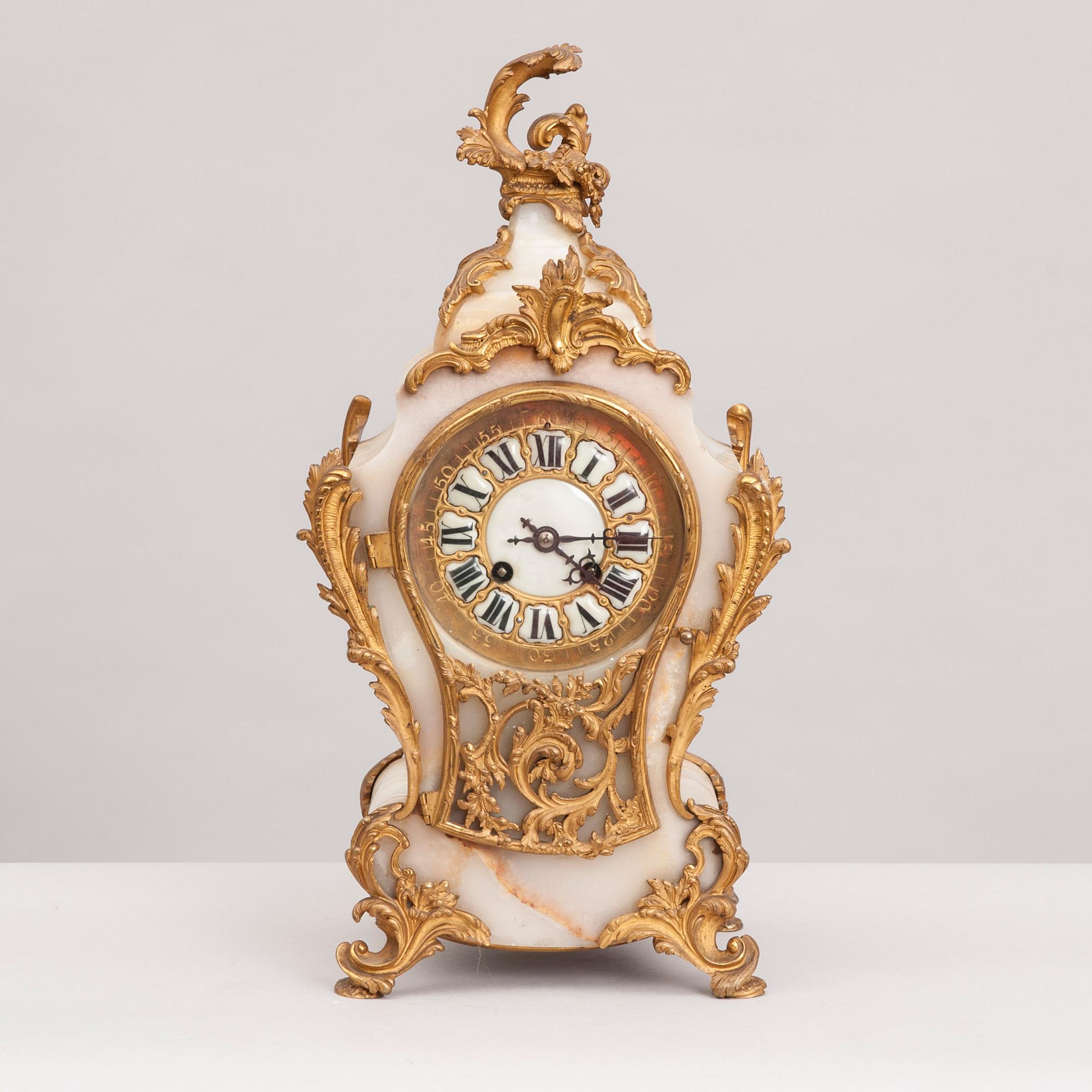 BORDSUR, marmor och förgylld brons, rokokostil, Frankrike, 1800-talets slut.