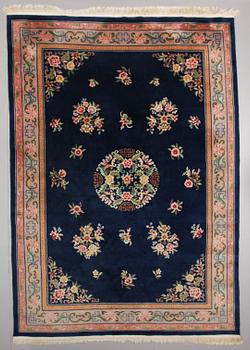 MATTA, Kina, semiantik, ca 330 x 260 cm.