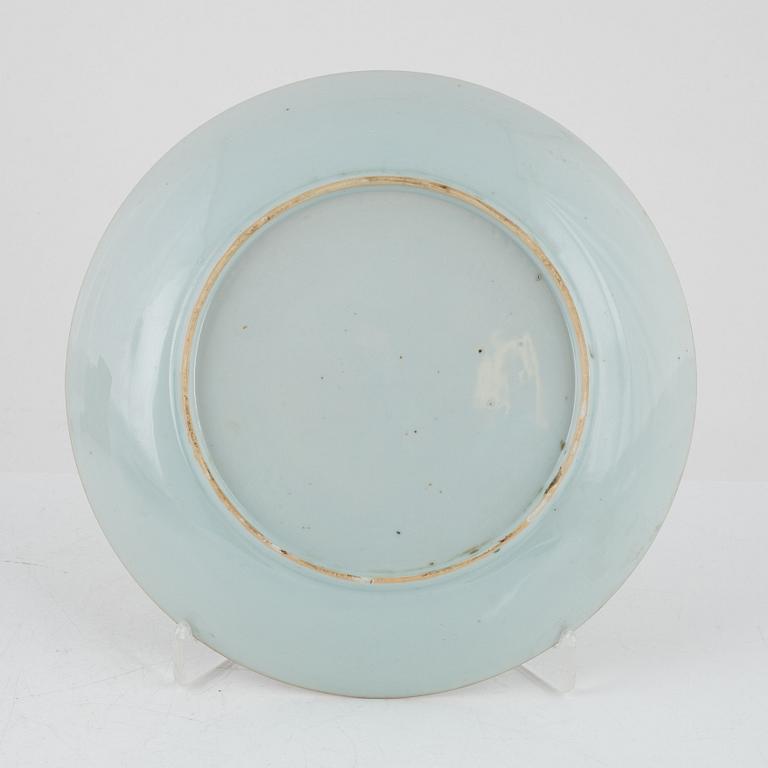 A Chinese export porcelain famille rose dish, Qing dynasty, Qianlong (1736-95).