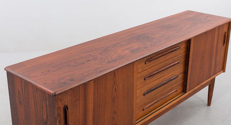 SIDEBOARD, "Cortina", Nils Jonsson, Troeds Möbelfabrik, Bjärnum, 1900-talets tredje kvartal. -Cites-intyg.