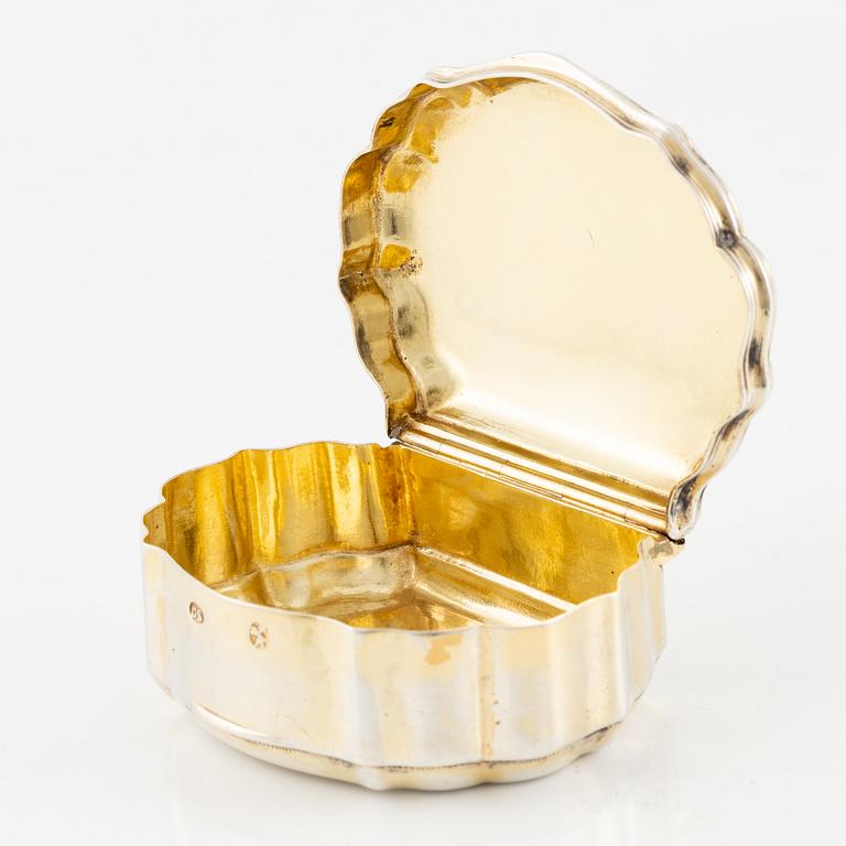 A German silver snuff box, unidentified maker DS, possibly Lüneburg 18th century.