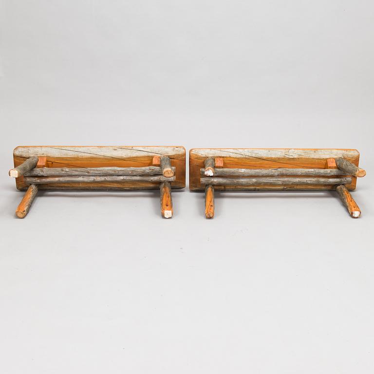 Bänkar, 2 st, utförda av Eero Turunen, Lieksa 1976.