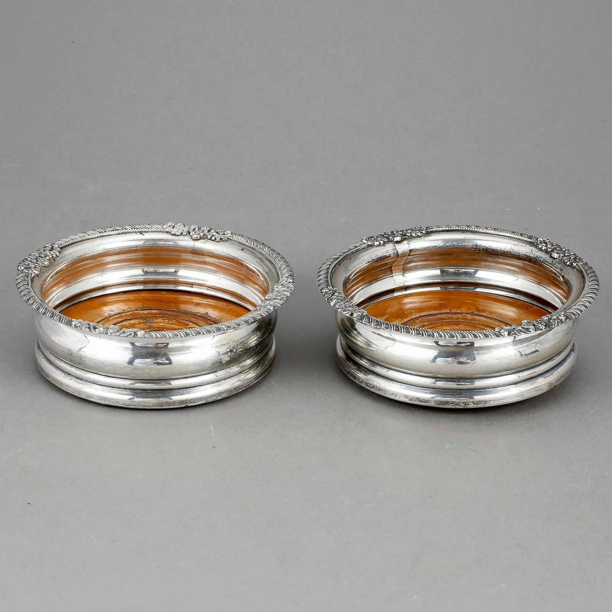 COASTERS, 2 st, nysilver, märkta Bannister, sekelskiftet 1800/1900.