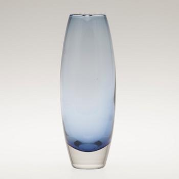 TILLBRINGARE, glas, i-linjen, Timo Sarpaneva, Iittala, signerad TS, och SKÅL, glas, signerad Jaakko Niemi Nuutajärvi.