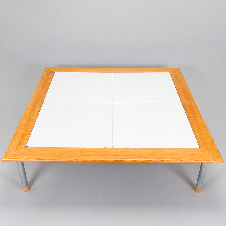 Antti Nurmesniemi, a 1980s coffee table.