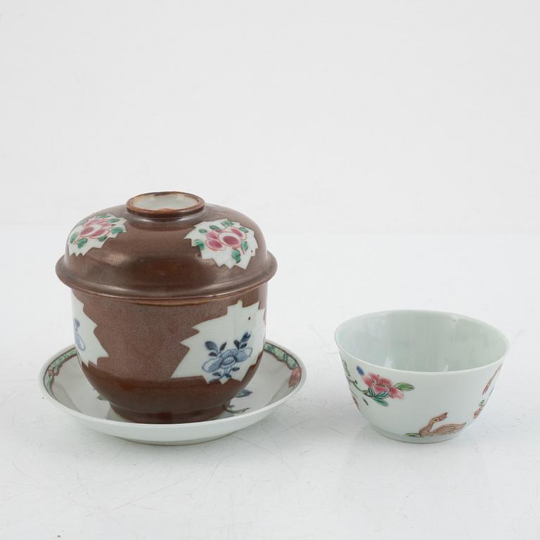 Two porcelain cups, China, Qianlong (1736-95).