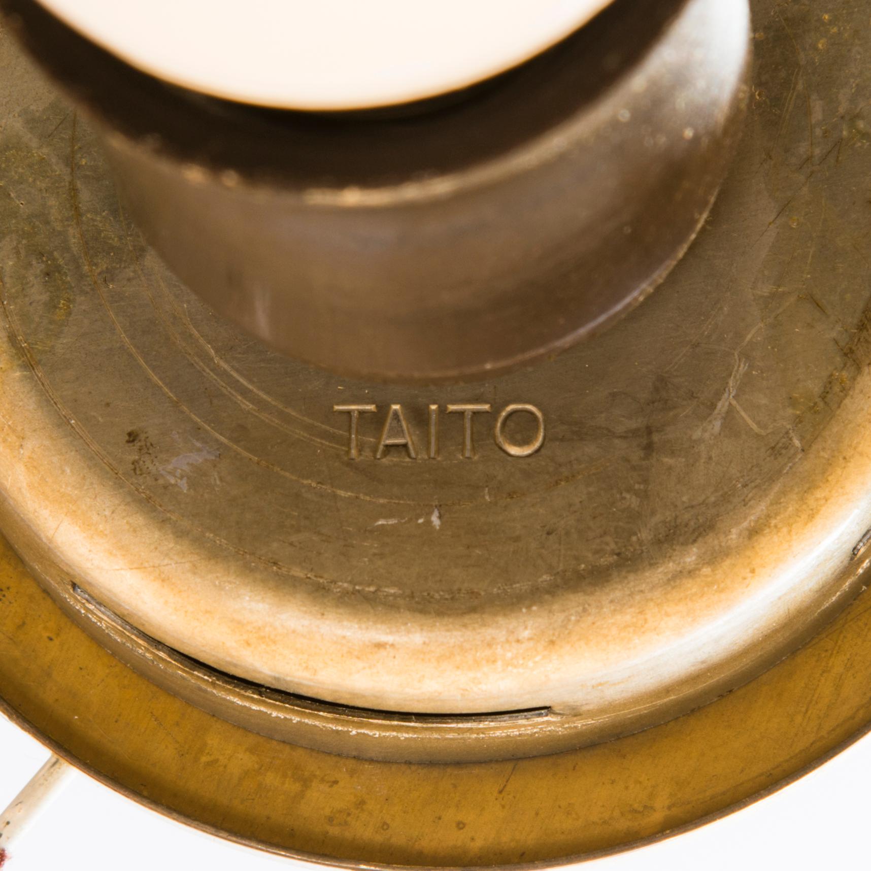 PAAVO TYNELL, lattiavalaisin, malli 9609, Taito Oy, 1900-luvun puoliväli.