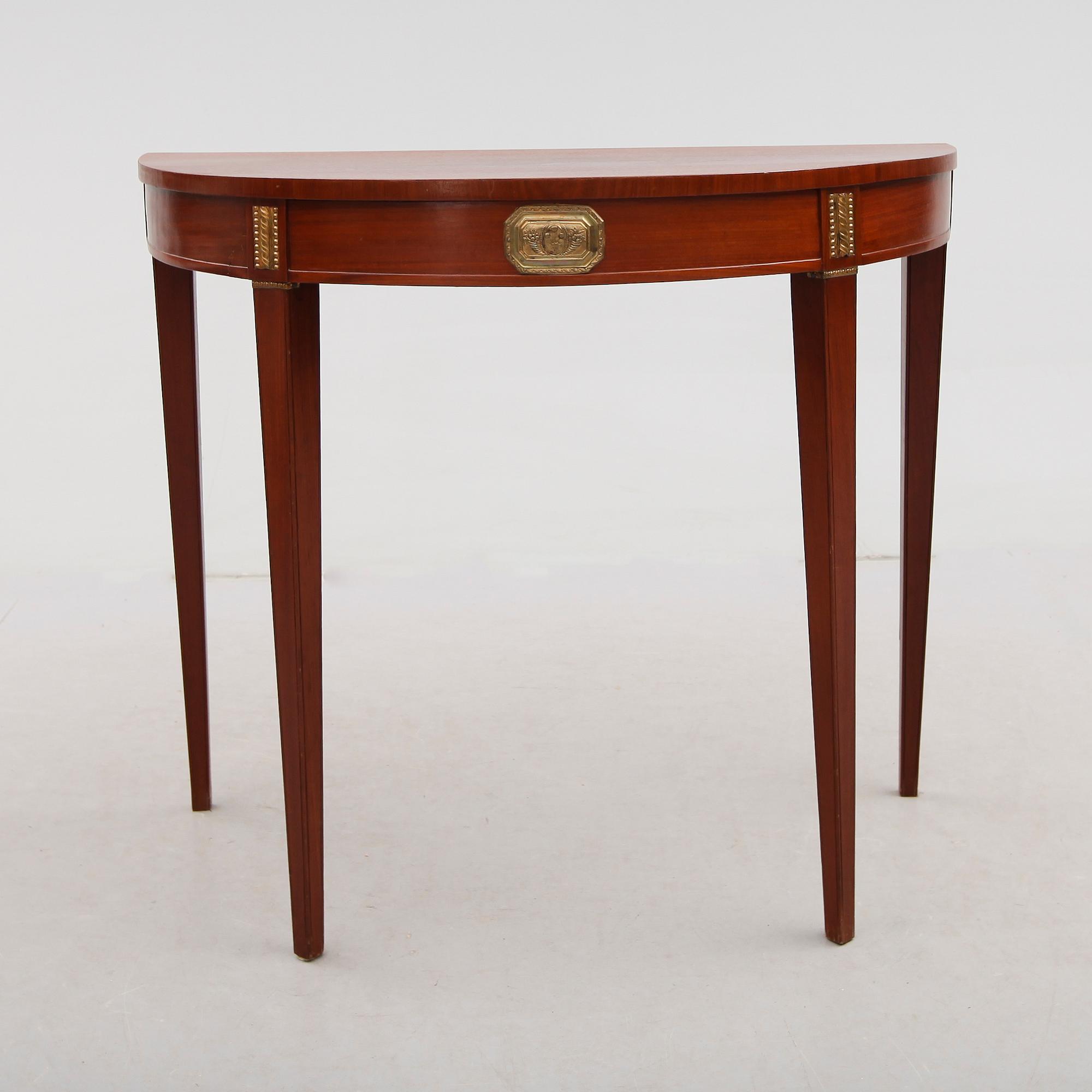 VÄGGBORD, empirestil, 1900-talets första hälft.