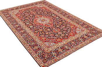 A Mahal carpet, a. 326 x 207 cm.